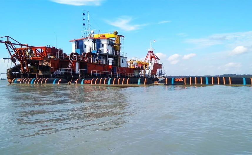 Our Biggest Dredging Floating Hose 26 (inch) Perform in South Sumatra 